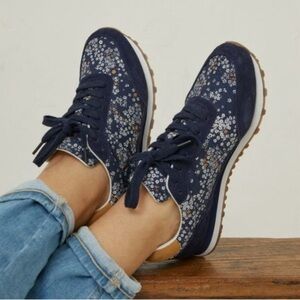 Women’s Fat Face Sneakers in Georgia Floral Navy